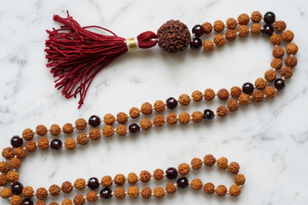Buddhist Garnet Mala Beads Necklace – Knotted Yoga Prayer Mala for Meditation & Ambition