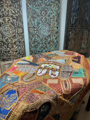  Vintage Reverie: Exploring Eclectic Decor & Creative Design with Vintage Furniture