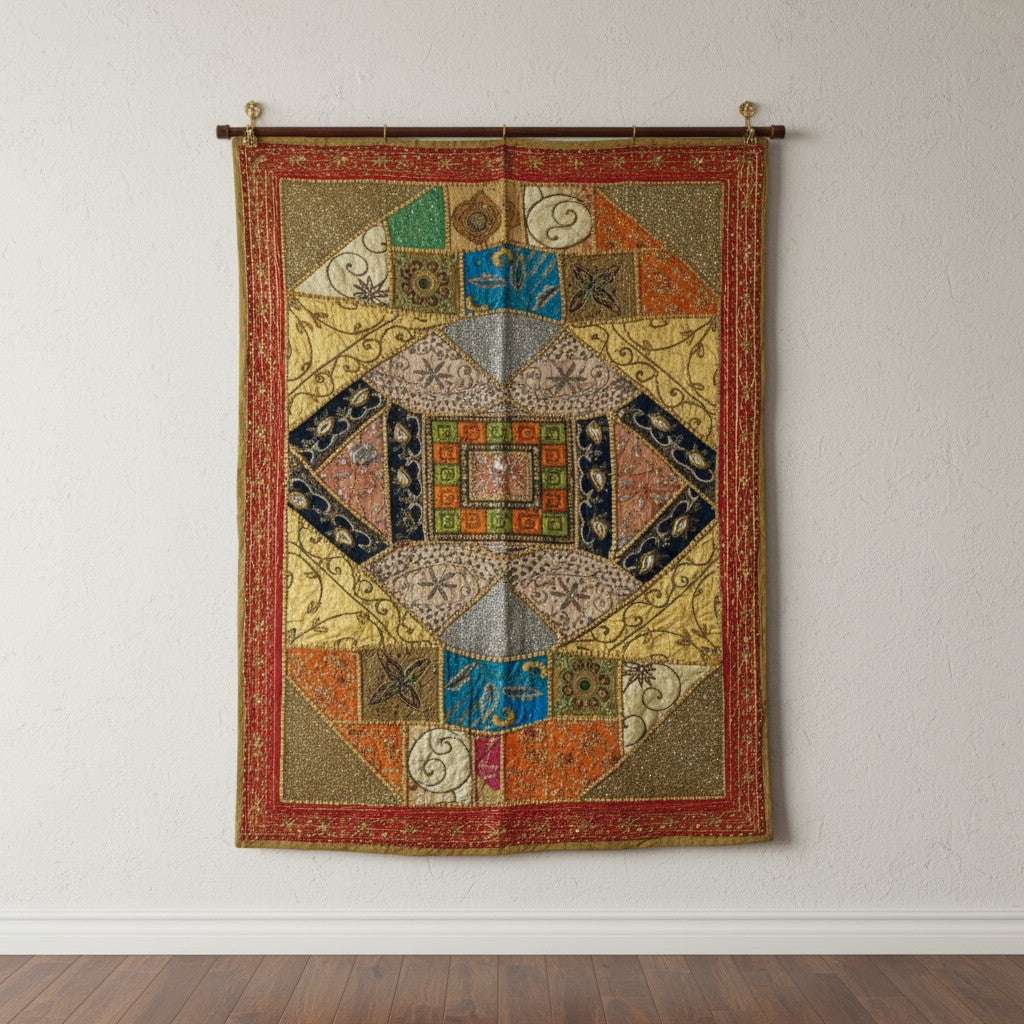 Grande Tapisserie Murale Indienne – Patchwork Brodé Main, Perles Et Miroirs – Jaune