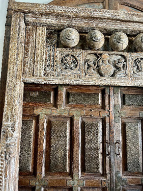 Antique Indian Arch Rustic Carved Old World Architectural Doorway 95x64